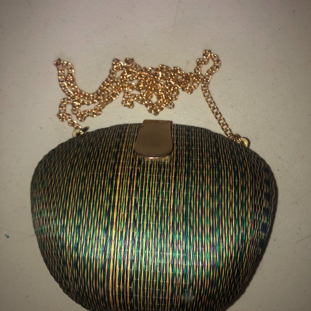 Clam Shell Crossbag - Picture 4 of 5